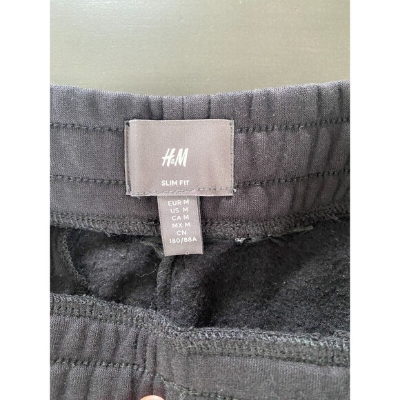 NWOT H&M Men's Creative Cloud Regular Fit Cuffed Black Joggers - Size Medium - Picture 10 of 11